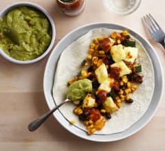 Fajitas med grillost, svarta bönor och guacamole