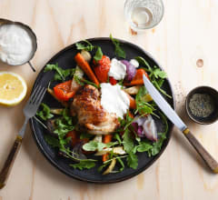 Allt-på-en-plåt: Kyckling, grönsaker och citronyoghurt
