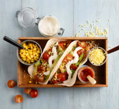 Vegotacos med gräddfil och riven ost