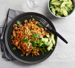 Fried rice chicken med syrad koriandergurka