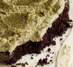 Brownies på mandelmjöl & kokossocker med matcha-mintfrosting