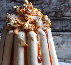 Vinterglass med kolakaramelliserade popcorn, bananchips & kokos