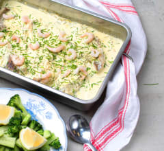 Fräsch fiskgratäng med räkor och gräslök