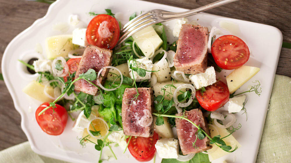 Grillad tonfisk med tomat och melonsallad