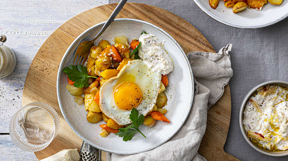 Vegetariskt pytt i panna med senaps-och äpplekräm