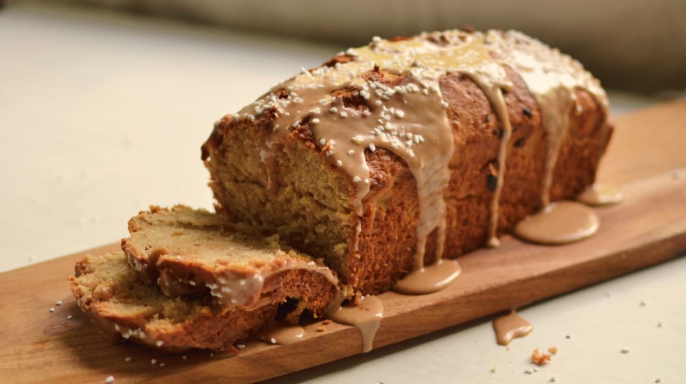 Banankaka med kanelglaze