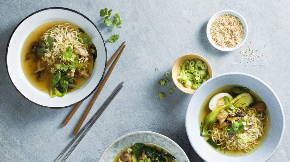 Enkel ramen med pak choi och svamp