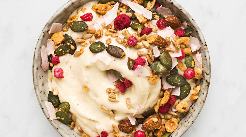 Nice Cream toppad med Garant Granola Paleo