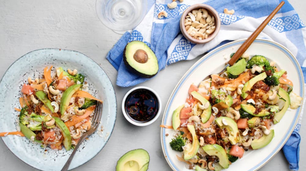 Asiatisk sallad med vattenmelon, avokado och lime