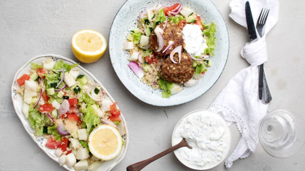 Fetaostbiffar med melonsallad och tzatziki