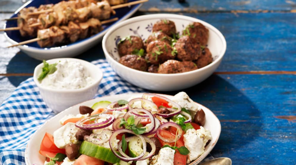 Souvlakispett med grekisk sallad