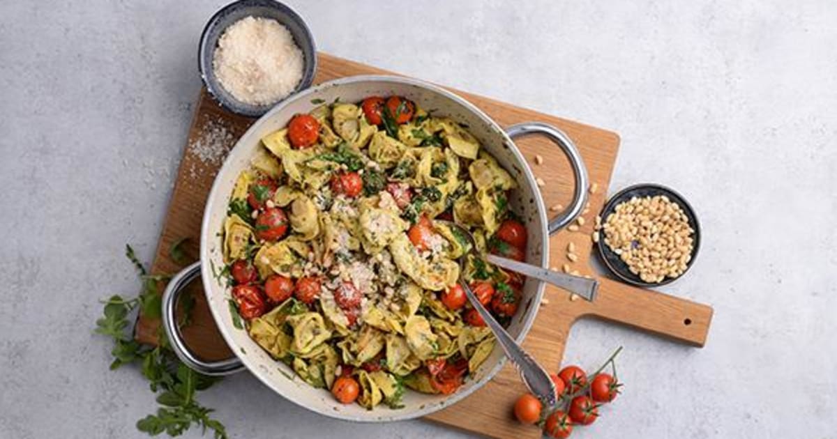 Krämig tortelloni toppad med pinjenötter | Recept - Hemköp