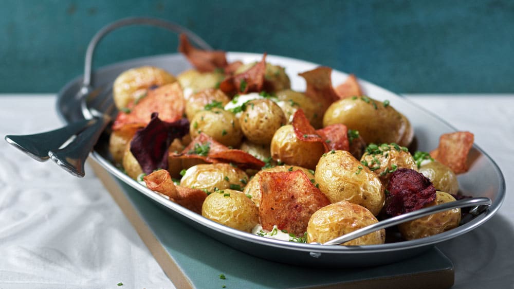 Grillad färskpotatis med brynt smör & rotfruktschips