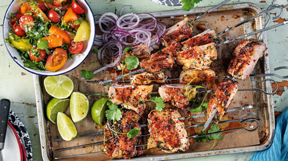 Kycklingspett med enkel tomatsalsa