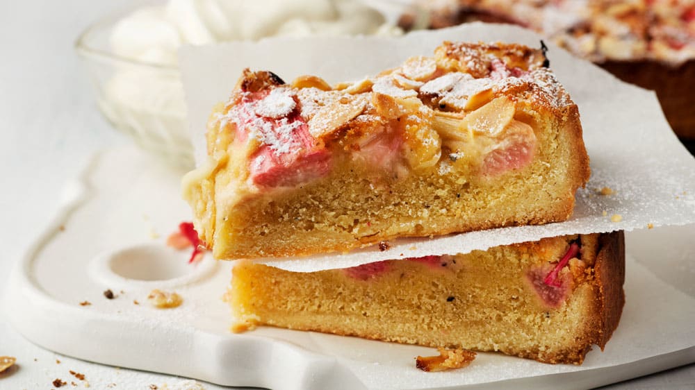 Rabarber- och mandelkaka