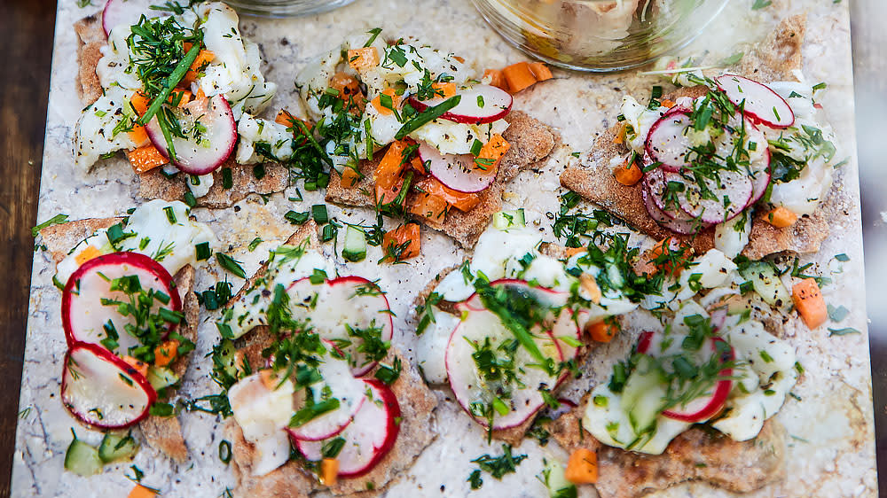 Midsommarceviche på knäckebröd