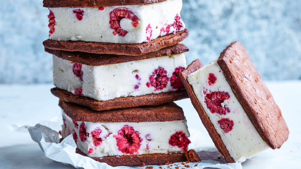 Chokladsandwich med vaniljglass & hallon