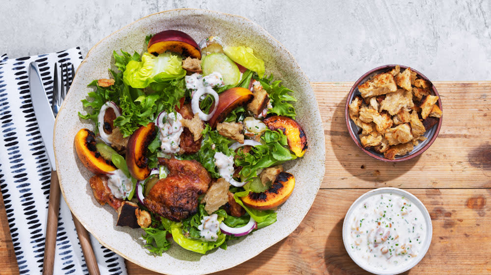 Grillad kycklingsallad med baconmajonnäs