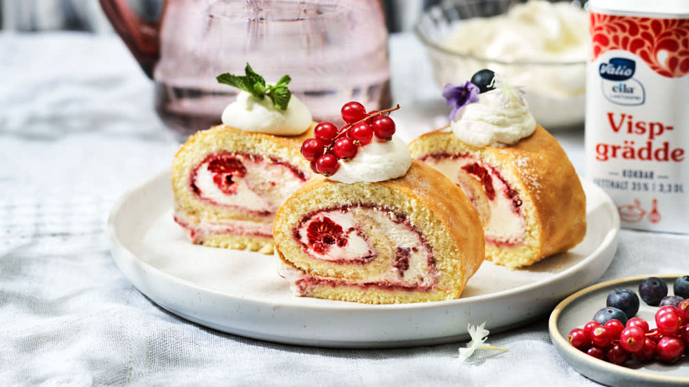 Laktosfri sommarrulltårta med hallon