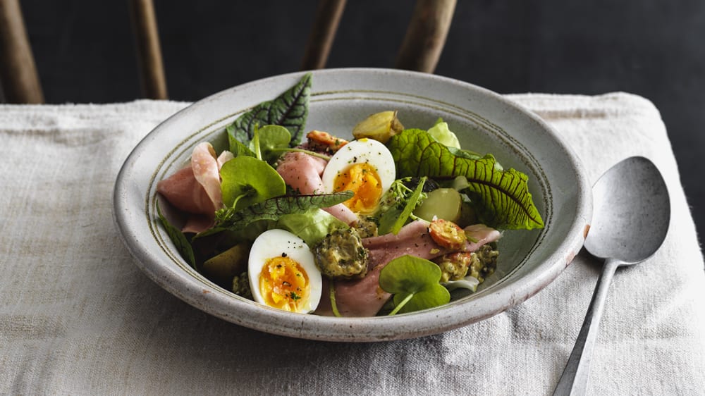 Potatis, skinka och ägg med pickels