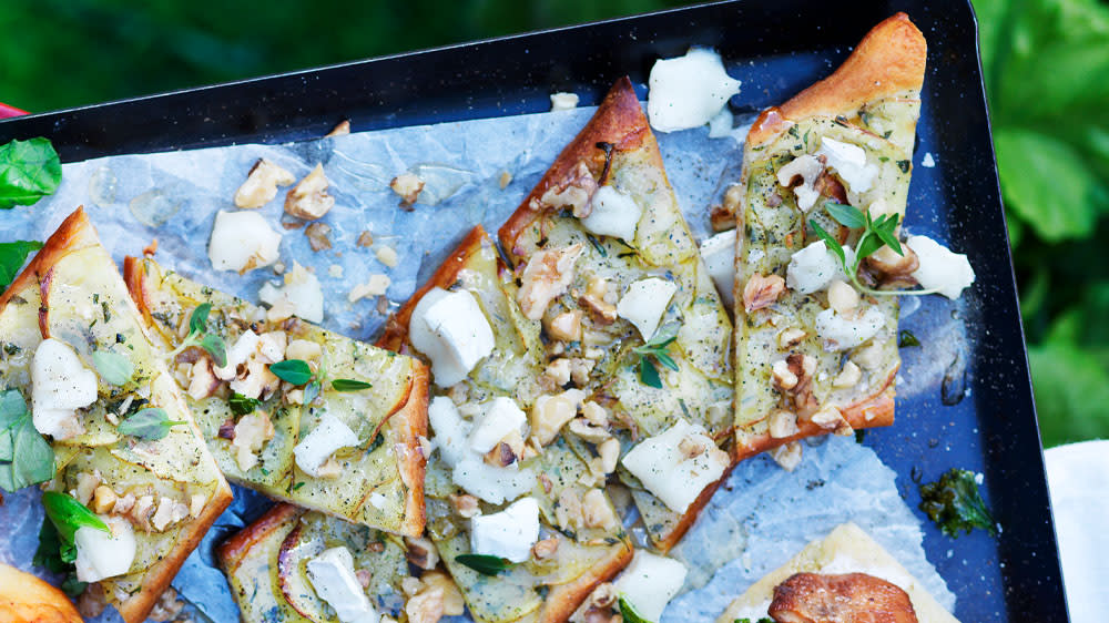 Potatispizza med getost, vitlök & timjan