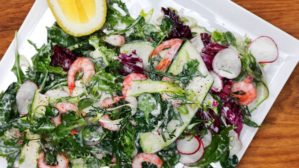 Räksallad med zucchini och grön sparris