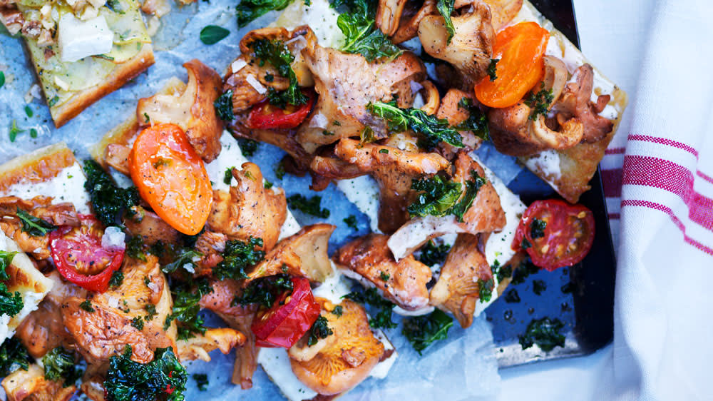 Flatbread med kantareller och grönkål