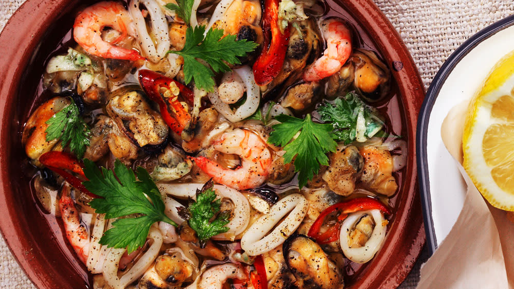 Heta skaldjur med olivolja och vitlök
