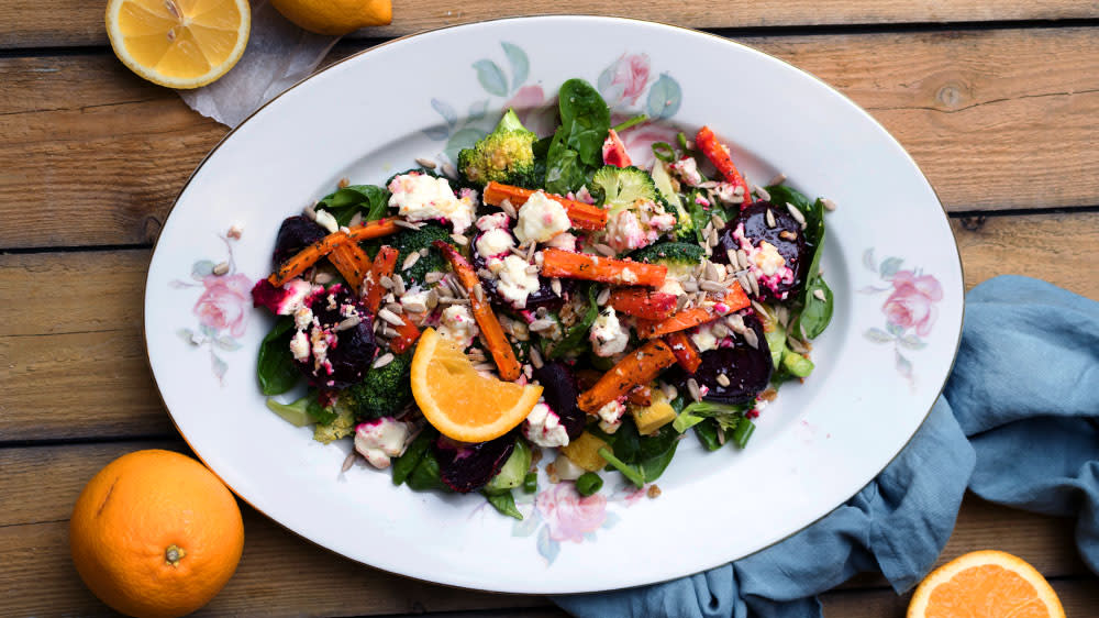 Rödbetor med fetaost, citrus och broccoli