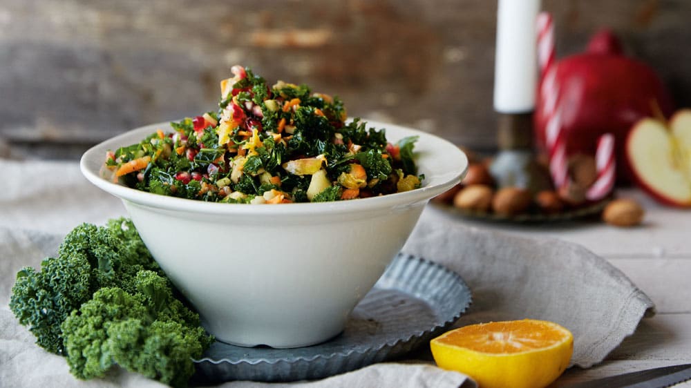 Grönkålssalsa med äpple och valnötter