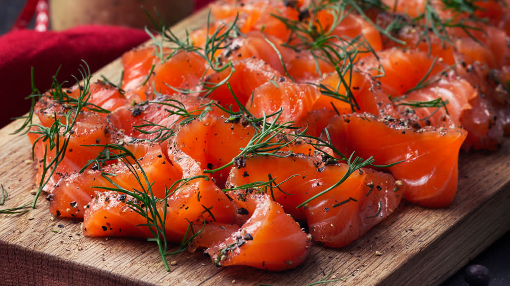 Enbärsgravad lax med senapssås