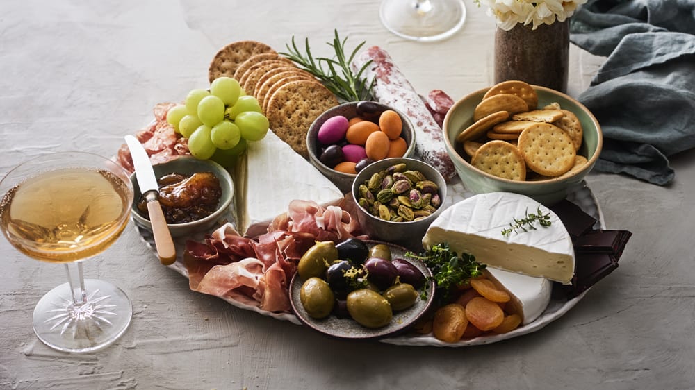 Påskbricka med ost och chark