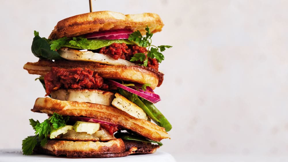 Clubsandwichvåffla med grillad halloumi