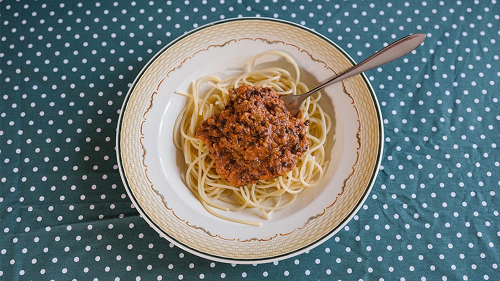 Spaghetti och vegoköttfärssås med belugalinser