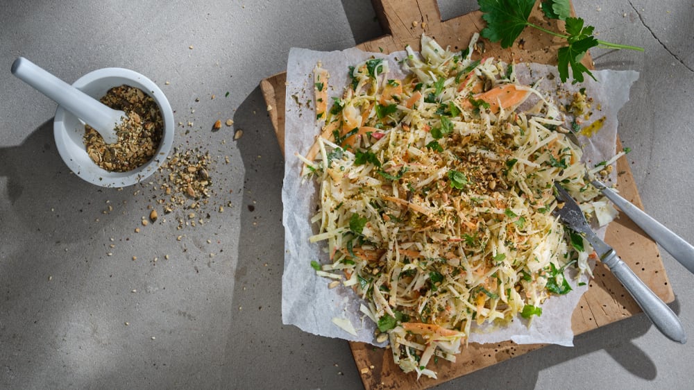 Ny pizzasallad med fröcrunch