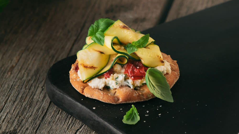 Grillad zucchinismörgås