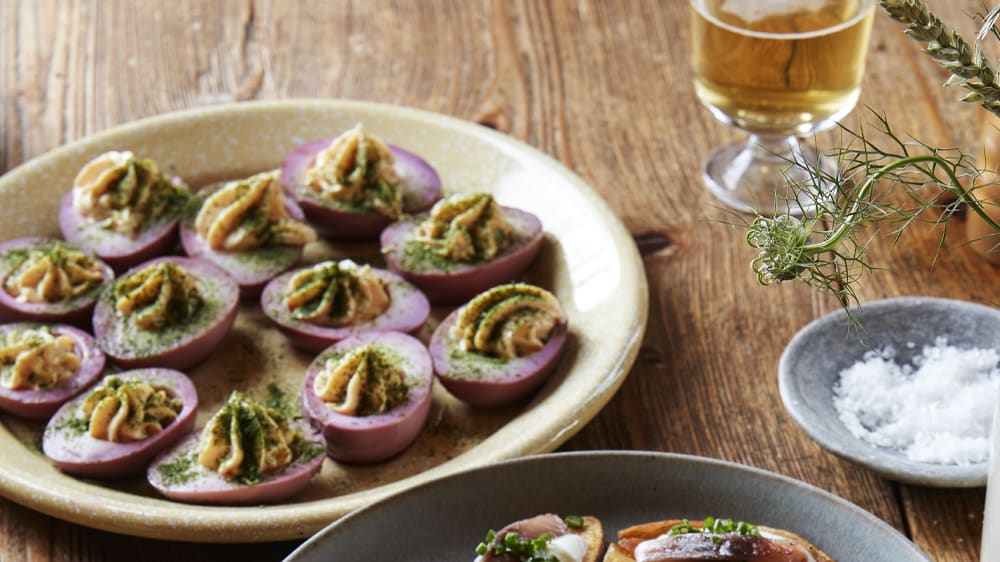 Rödbetsgravade ägghalvor