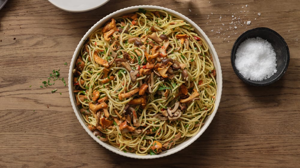 Spaghetti med höstsvamp och chili
