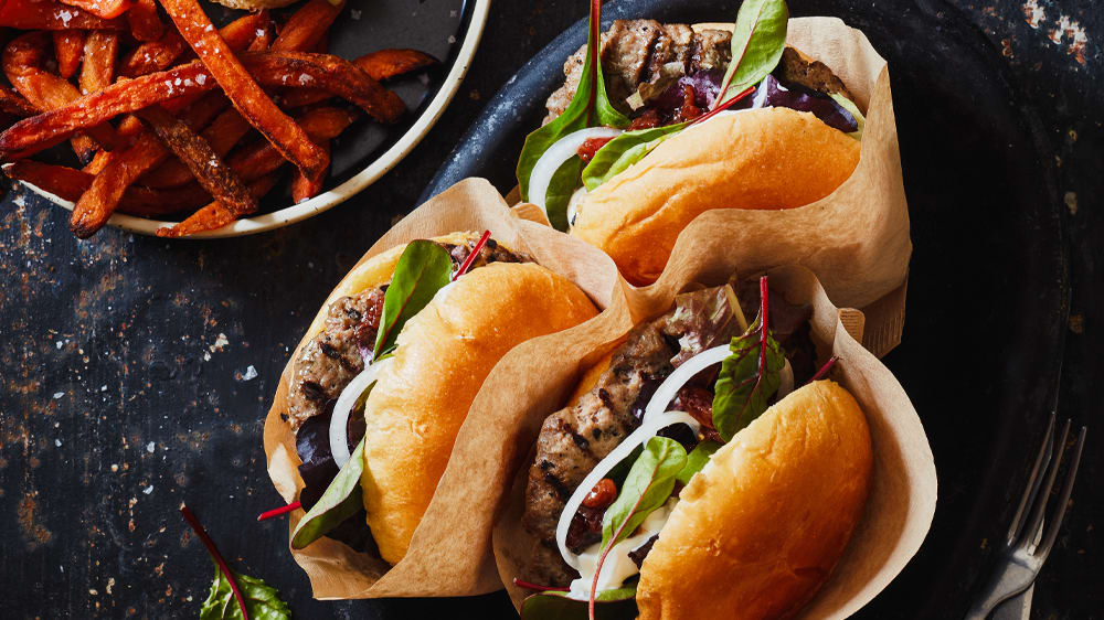 Lammburgare med plommonchutney och getost