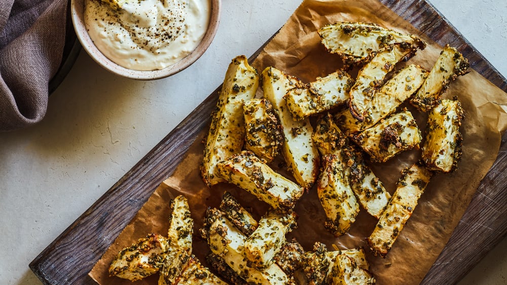 Rotselleri i pumpafröcrust med ädelostsås