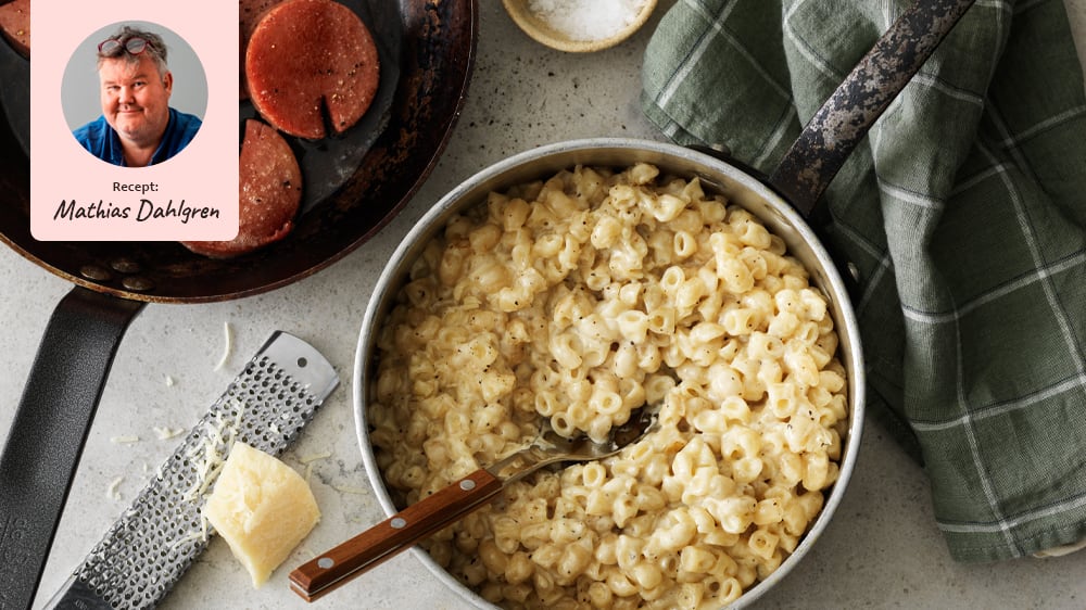 Stekt falukorv med parmesanstuvade makaroner