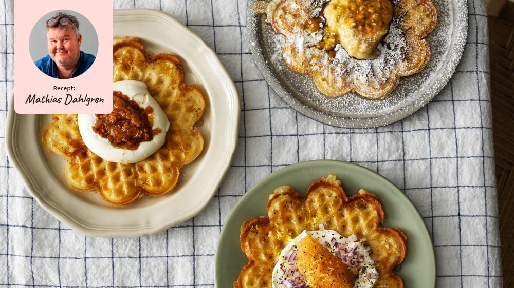 Frasvåfflor med nutella, grädde med hjortronsylt eller crème fraiche & sikrom