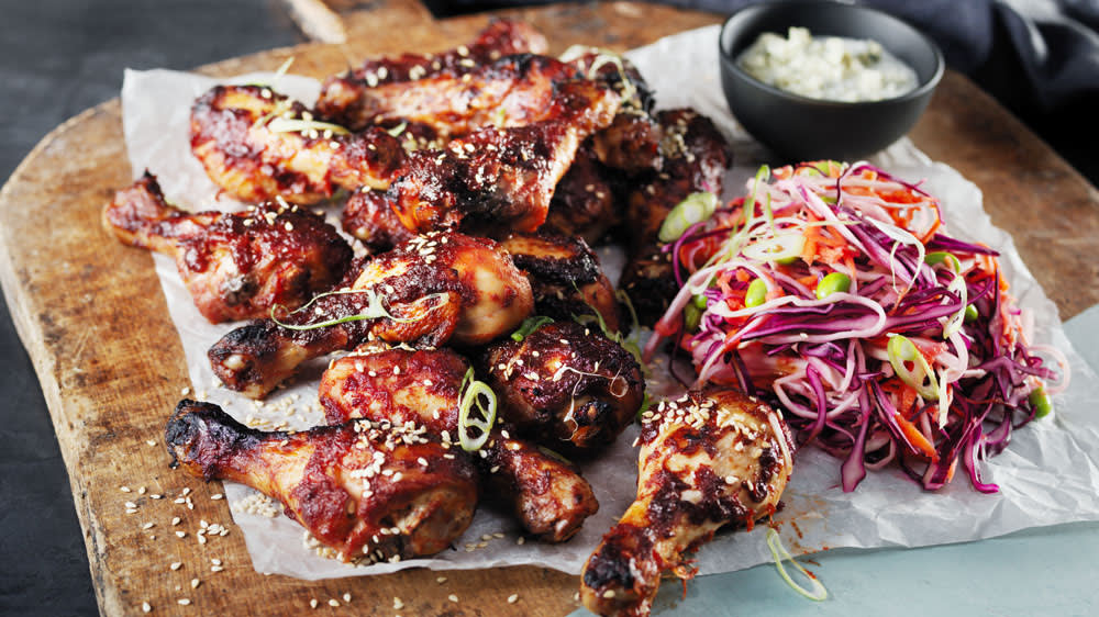 Sticky chicken med rawsallad & bluecheesedipp