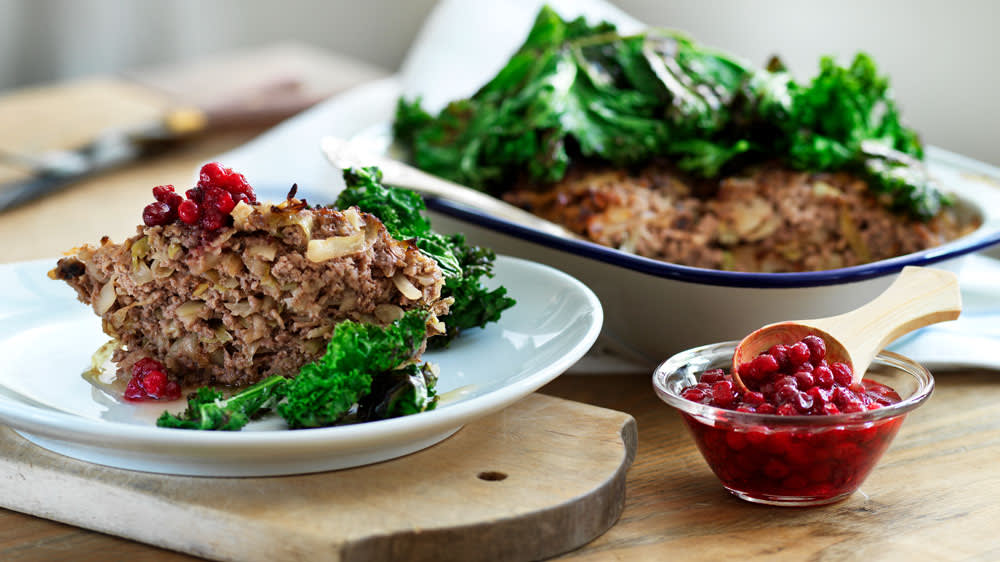 Kålpudding med äpple och krispig grönkål