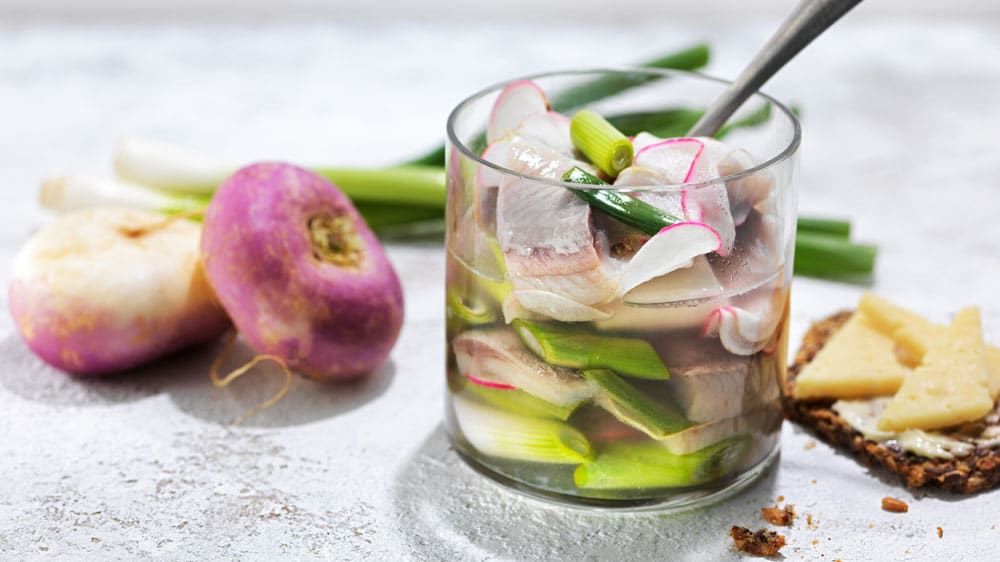 Flädersill med brännvin & kålrabbi