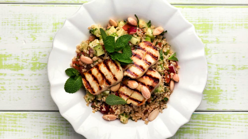 Halloumisallad med mynta och matvete