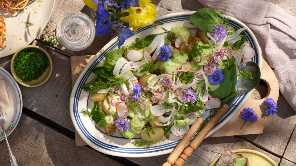 Krämig potatissallad med Green Goddess-dressing