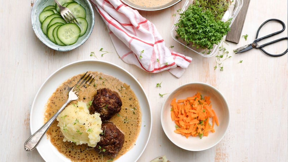 Biffar med potatismos och picklad gurka