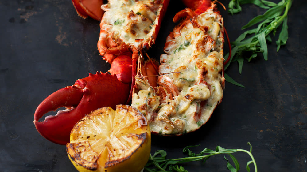 Gratinerad hummer med parmesan och champinjoner