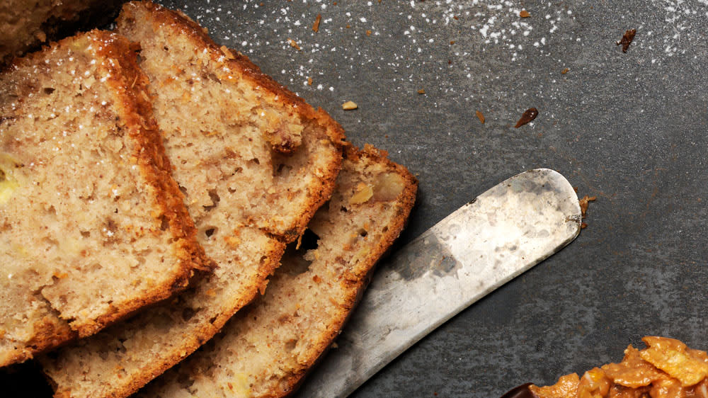 Banankaka med kanel och valnötter
